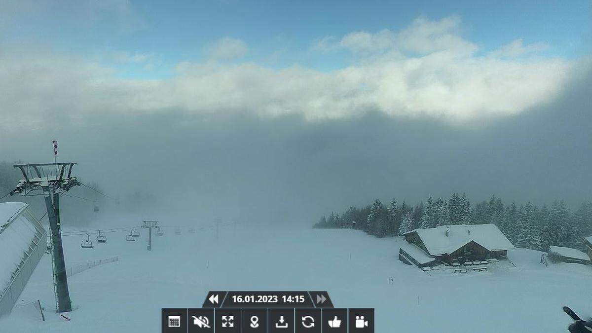 Blick von der Bergstation des Stollenliftes ins Tal (Webcam)