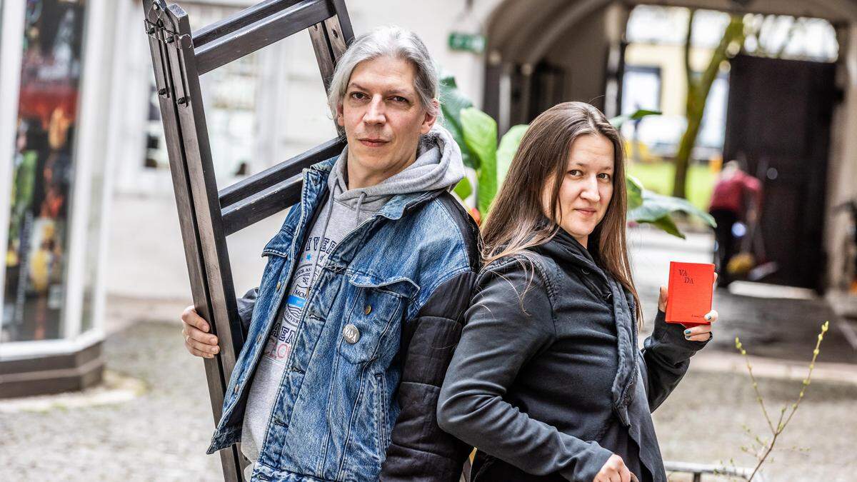 Strasser und Izmaylova laden zur Uraufführung von „Neu“ am 15. März