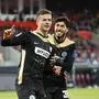 Fisnik Asllani und Muhammed Damar bejubeln die zwischenzeitliche 2:0-Führung des SV Elversberg in Heidenheim