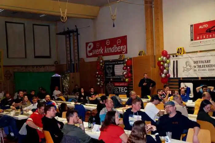 Die Sport- und Kulturhalle in Allerheiligen war gut gefüllt. Zahlreiche Footballfans und Sportinteressierte besuchten am Sonntag die Super-Bowl-Party