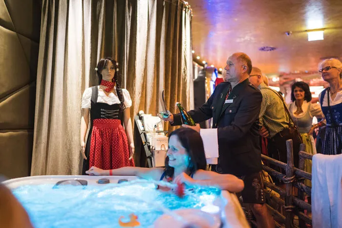 "Almwellness Pierer goes Casino Graz" war das Motto des Tages - die Gäste erwarteten nicht nur Weinverkostung und Musk, sondern auch ein Whirlpool.
