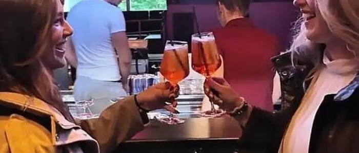 Prost, auf einen gelungenen Eröffnungsabend: Der Onyx Club über dem Literaturhaus Graz und dem „Kultus“ feiert am Samstag das Opening