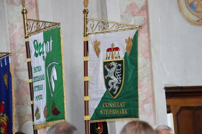 Beim Festakt in der Köflacher Pfarrkirche, wo Generalvikar Erich Linhardt den Gottesdienst zelebrierte, wurden eine Reihe von Persönlichkeiten durch Karl Habsburg mit dem Schwert zum Ritter geschlagen.