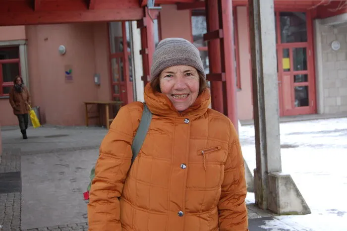 Heidelinde Schantl: "Ich bin sehr zufrieden mit der Wohnqualität. Hier ist man schon fast am Land, es gibt sogar noch Bauernhöfe. Da kauft man Biomilch und Eier – das kann man meist nicht einmal, wenn man in einer Kleinstadt wohnt.Ich schätze es, dass es bei der Kirche ein Haus der Begegnung gibt mit einem großen Angebot an Veranstaltungen. Das wird von vielen Menschen getragen und angenommen."