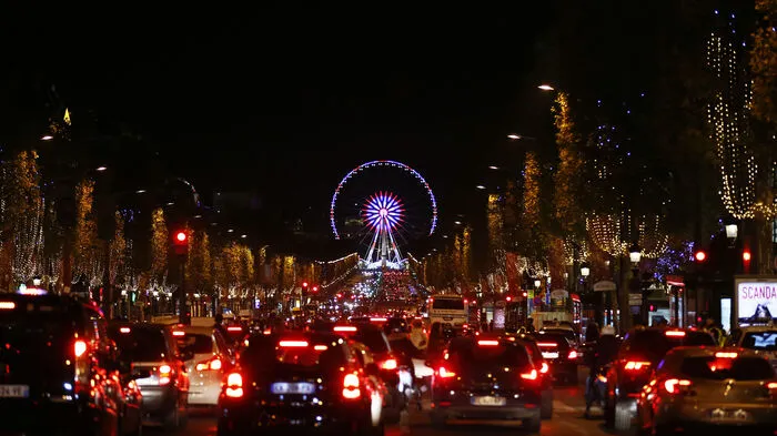 Am Mittwochabend wurde in der Pariser Champs-Élysées offiziell die Weihnachtszeit eingeläutet.