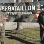 Major Stefan Weber (r.) und Vizeleutnant Erich Macher sind mit dem Ablauf der Corona-Teststraße in Leibnitz sehr zufrieden 