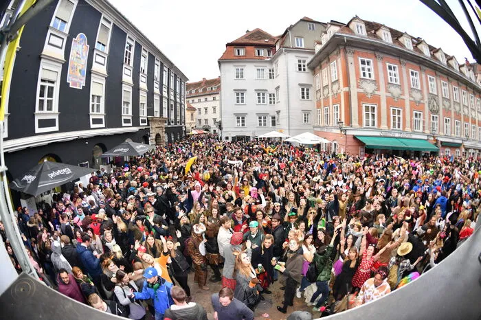 Mehr Fotos von der Faschingsparty in der Grazer Innenstadt...