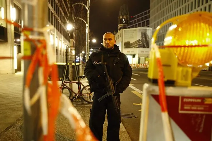 Kurz zuvor war ein Lastwagen in den Weihnachtsmarkt bei der Gedächtniskirche gerast.