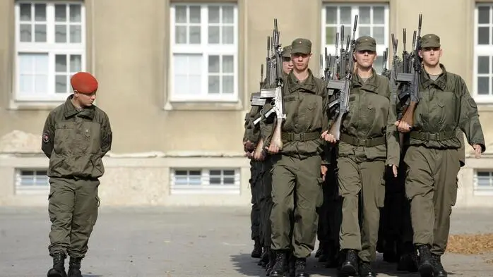 Die Expertenkommission hatte acht Monate Grundwehrdienst plus Milizübungen vorgeschlagen