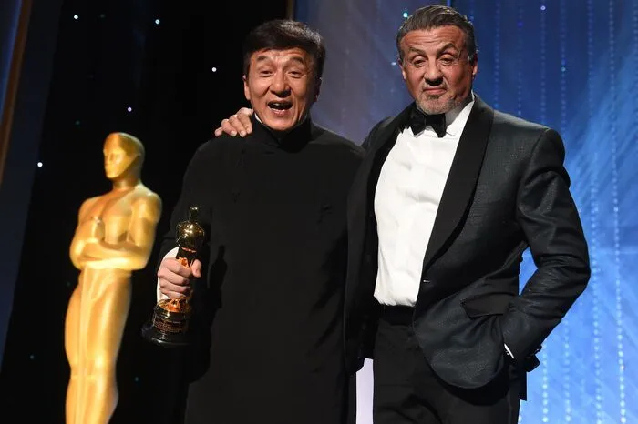 Zu seinen bekanntesten Filmen gehören "Rumble in the Bronx", "Karate Kid", "Shanghai Noon" und "Rush Hour". Chan war noch nie für einen der regulären Oscars nominiert.