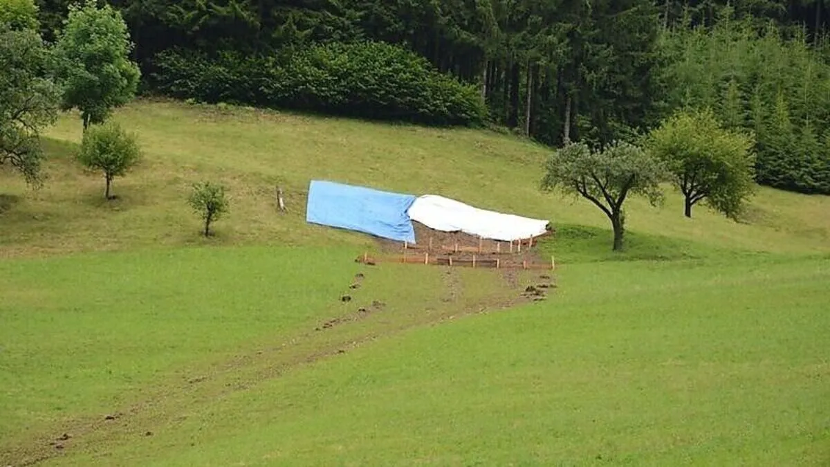 Die Hänge wurden von der Feuerwehr mit Folien gesichert