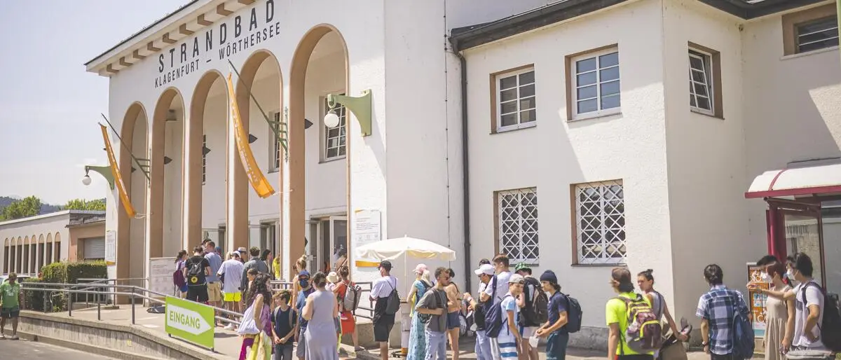 Baden an einem der schönsten Seen in Österreich – in dieser Saison ist die Anreise für Grazer per Koralmbahn deutlich attraktiver