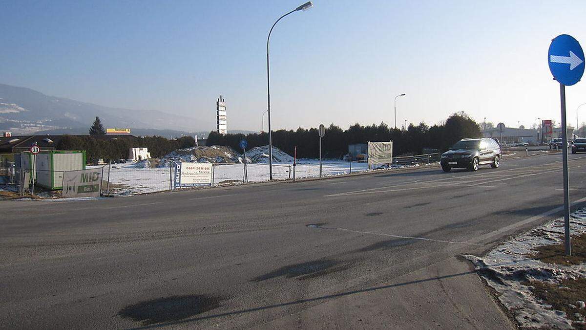 Auf diesem Grundstück beim ersten Kreisverkehr nach der Autobahnabfahrt Wolfsberg-Süd wird sich „Burger King“ ansiedeln