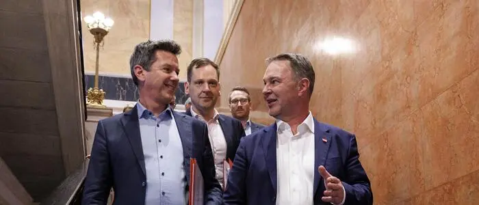 Daniel Fellner (links) und Andreas Babler (rechts) mit Philipp Kucher