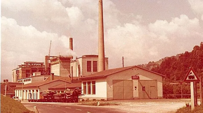 Bis in das Jahr 1977 verfügte das Werk Frantschach über eine eigene Werksrollbahn, die sich um 1956 mit einer Gleislänge von 7540 m durch ganz Frantschach erstreckte