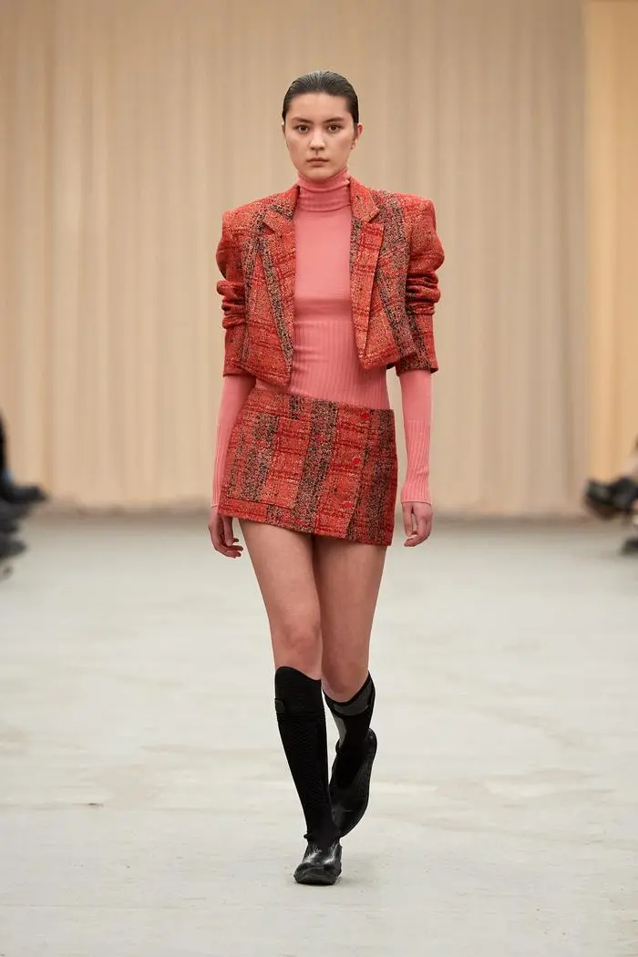 Kurzjacken als neuer Trend, wie hier am Laufsteg von Remain