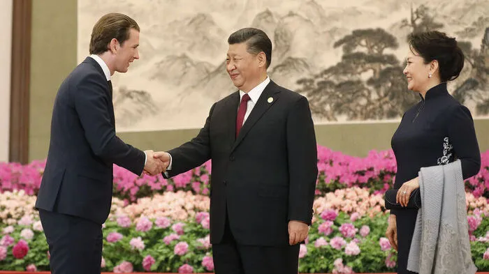 Xi Jinping, chinesischer Präsident und Gastgeber des Forums, begrüßt Österreichs Kanzler Sebastian Kurz in Peking.
