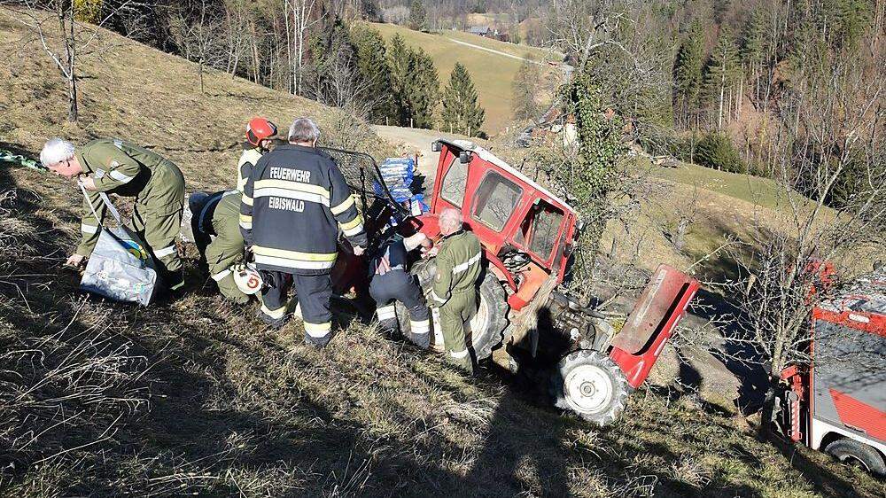 12 Mann der Feuerwehr Lateindorf und 11 Mann der Feuerwehr Eibiswald rückten zum Unfalleinsatz aus