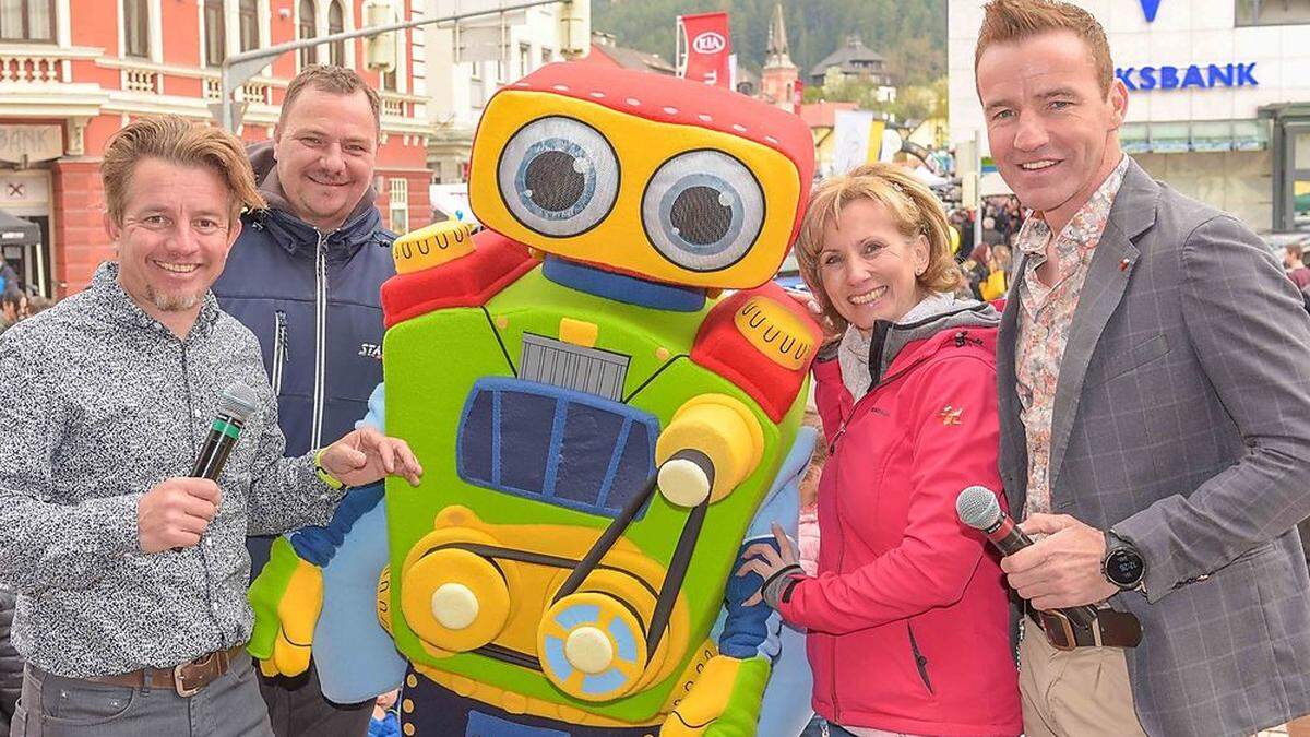 Harald Wieser, Gerfried Staber mit Maskottchen Otto Engine, Tatjana Unterwandling und Joschi Peharz