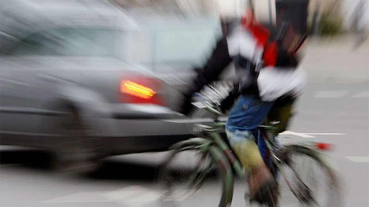Fahrerflucht: Autolenker streifte junge Radfahrerin