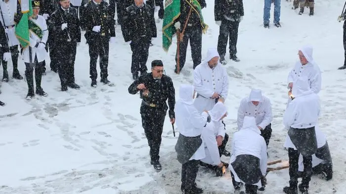 Sogar von den widrigen Wetter- und Straßenbedingungen ließen sich die Besucher der diesjährigen Barbarafeier nicht abhalten, zu den Feierlichkeiten nach Eisenerz zu kommen.