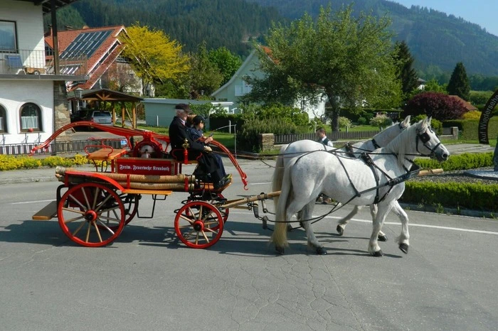 Im Museum des neu errichteten Feuerwehrhauses hat die Kutsche nun ihren Platz gefunden.