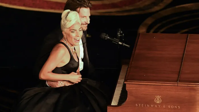 Die tiefen Blicke zwischen Lady Gaga (32) und Bradley Cooper (44) bei der diesjährigen Oscar-Verleihung fielen allen Zusehern auf.