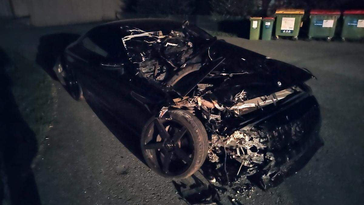 Der Fahrer konnte sich selbst aus dem zerstörten Wrack befreien