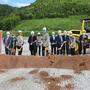 16 Spaten waren beim Spatenstich zum neuen 150 Millionen Euro teuren neue Brettsperrholzwerk von Mayr-Melnhof Holz in Leoben-Göss im Einsatz