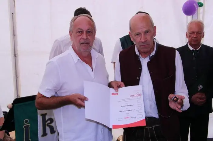 Im Rahmen des Festaktes, den die Knappenmusi der Bergkapelle Oberdorf gestaltete, wurden Christian Gotthardt, Robert Kiegerl, Herbert Zettl, Manfred Zettl sowie Obmann Günter Schmidt mit Ehrennadeln des Landesverbandes ausgezeichnet. 