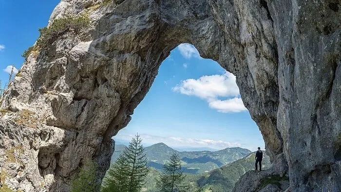 „Ich im großen Felsentor auf der Uschowa“
