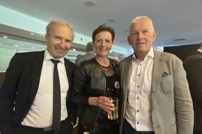 Zu den zahlreichen Gästen zählten auch Landwirtschaftskammer Vizepräsidentin Maria Pein (M)....
