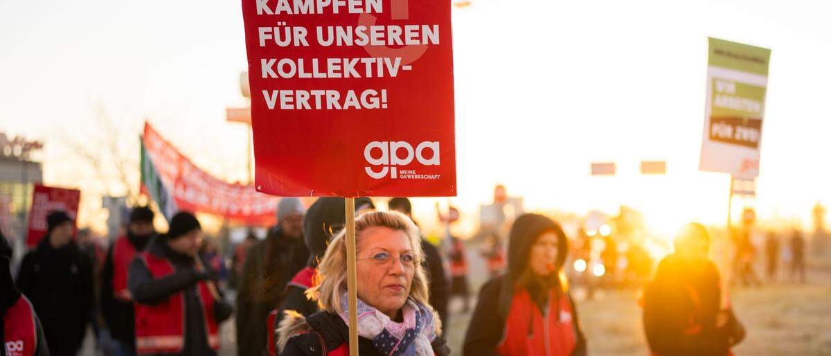 Im Vorjahr ist es beispielsweise im Handel zu Warnstreiks gekommen