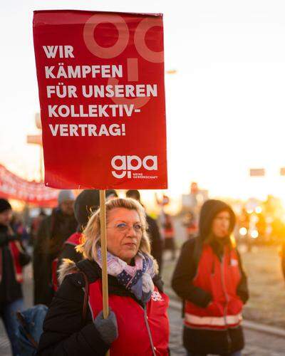 Im Vorjahr ist es beispielsweise im Handel zu Warnstreiks gekommen