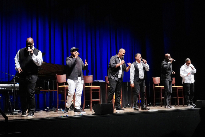 Das A-capella-Sextett, das von Koryphäen wie Ray Charles, Stevie Wonder, Brian Wilson, Ella Fitzgerald und Whitney Houston hochgelobt wurde und mit diesen Künstlern auch zusammenarbeitete, kam im Zuge seiner Welttournee zum ersten Mal auch in die Steiermark.