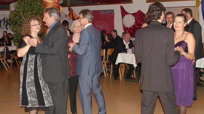 Die Klagenfurter Pfadfinder Gruppe 5 lud zum Pfadfinderball. Im großen Keller unter der Don Bosco Kirche gegenüber des Interspars wurde Samstagnacht getanzt.