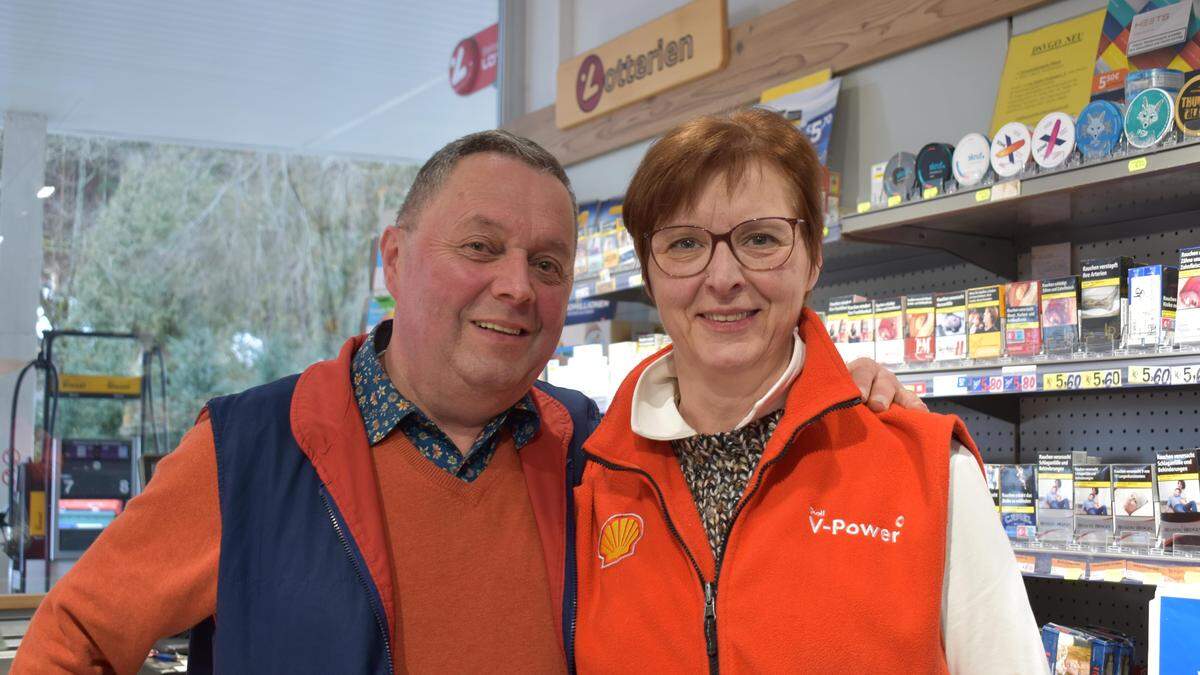 Waltraud und Johann Pichler betreiben seit 55 eine Tankstelle in Breitenau. Nun suchen sie nach einer Nachfolge