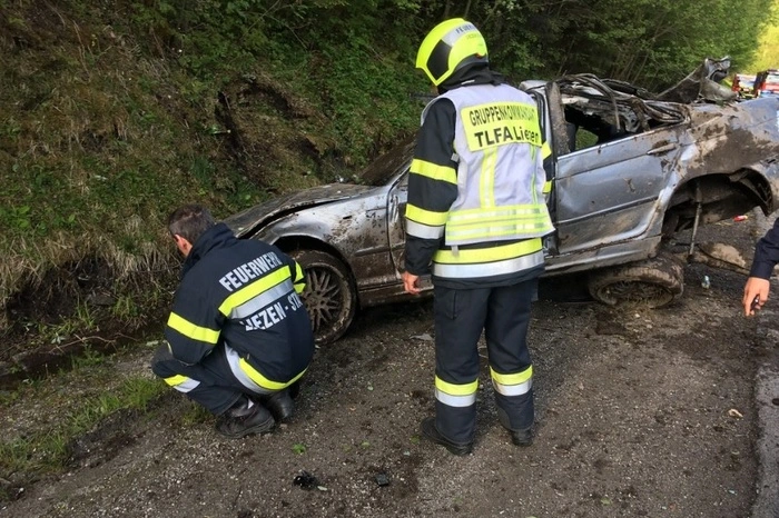 Er war von der B113 abgekommen, vermutlich wegen überhöhter Geschwindigkeit, heißt es seitens der Polizei.