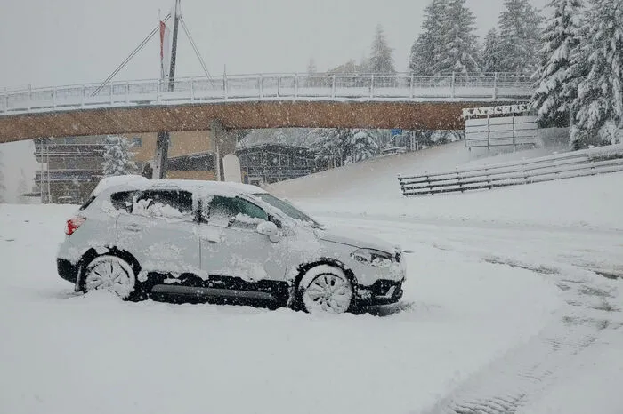 Klicken Sie sich durch die Schneefahrbahn...