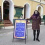 Karin Hauser vor dem „Together Point“ in Völkermarkt