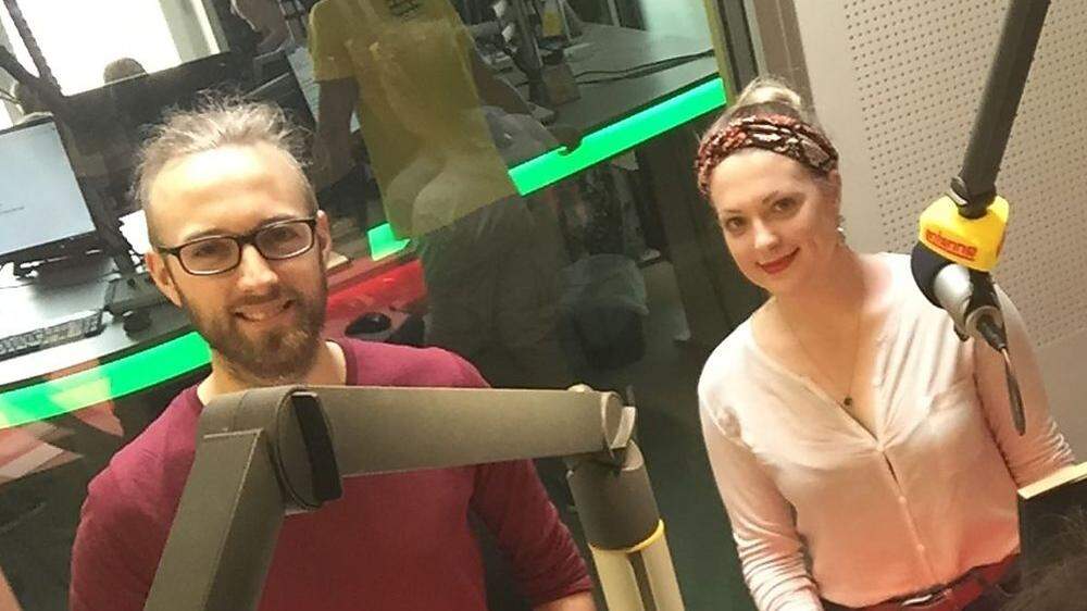 Tschauko und Fischer bei den Podcast-Aufnahmen im Studio der Antenne Kärnten