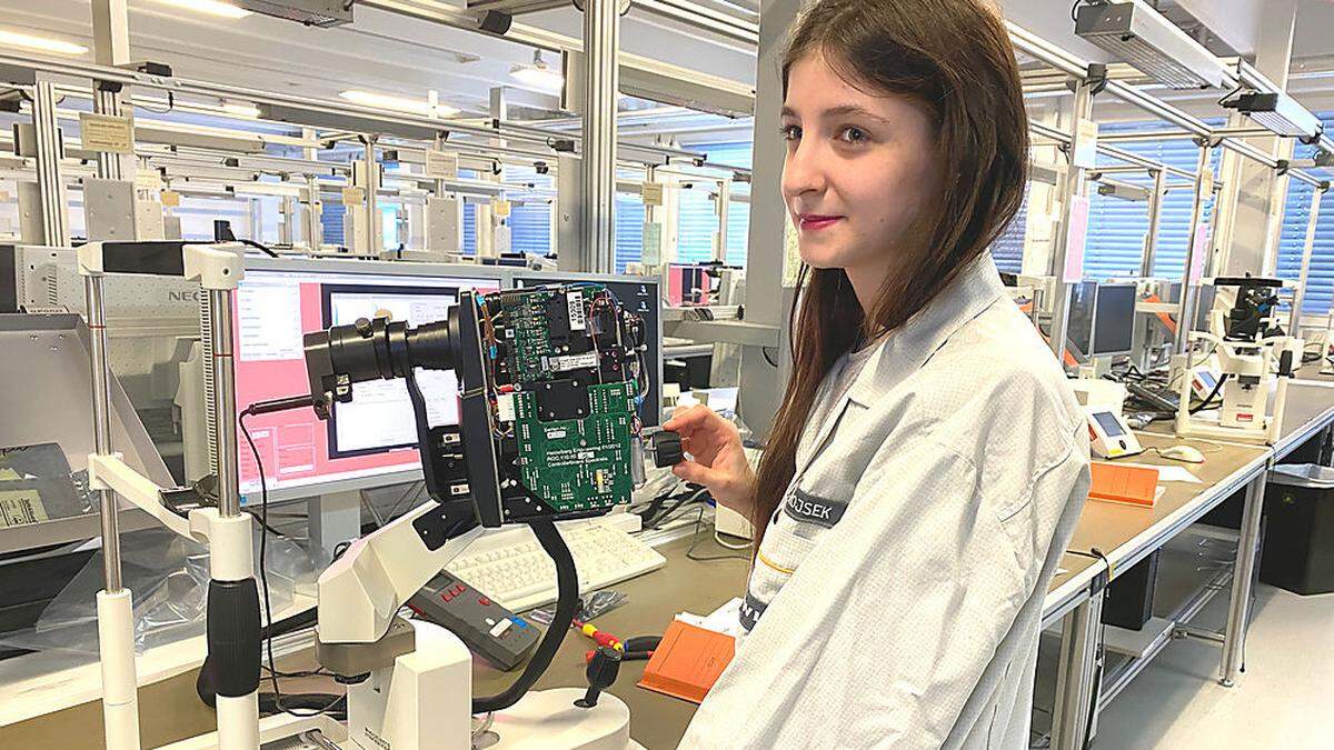 Nina Rosjek (20) macht eine Ausbildung zur Mechatronikerin im Bereich Medizintechnik bei der Wild GmbH