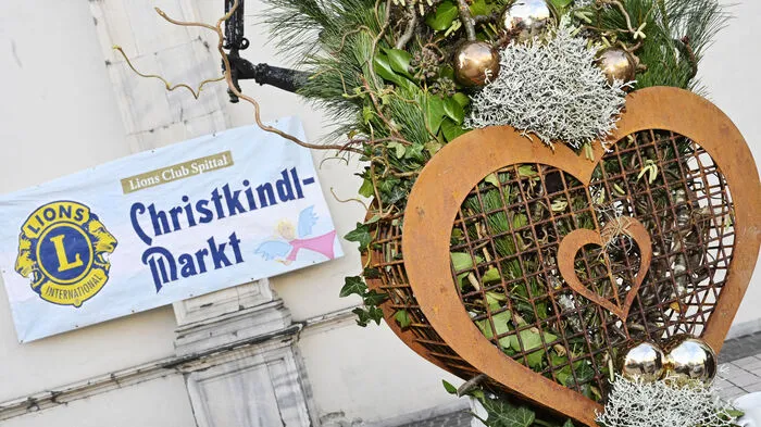 Traditioneller Christkindlmarkt des Lions-Club Spittal, im Schloss Porcia.