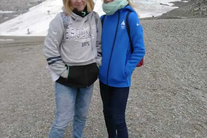 Emma und Helena aus Estland am Mölltaler Gletscher.