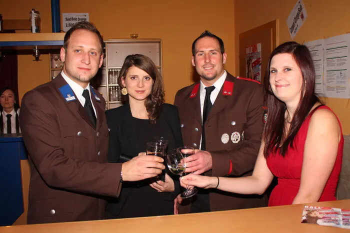Die Kommandanten Norbert Schmiedbauer und Engelbert Schneebauer begrüßten die vielen Besucher und zahlreiche Persönlichkeiten des öffentlichen Lebens im Festsaal Söding.