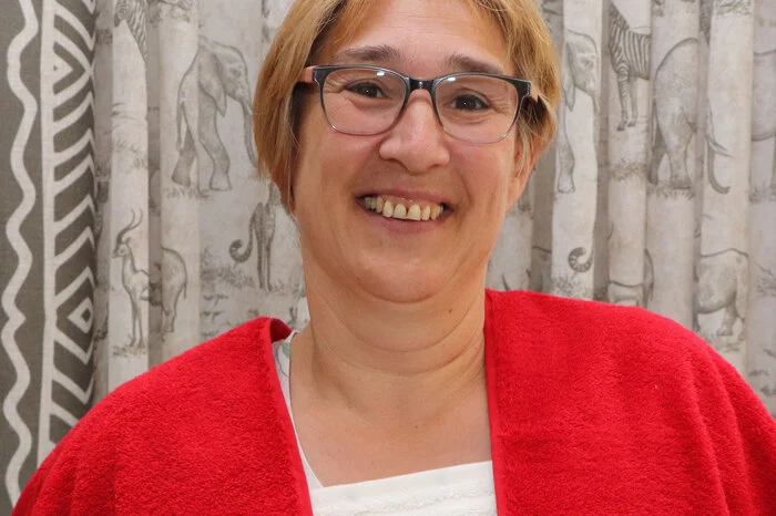 Manuela Rebernig-Fercher (48) aus Feldkirchen: Ich habe die meisten Fußballspiele in der 6er und 9er Klasse geschaut und natürlich auch das gestrige Superspiel der österreichischen Nationalelf. Grundsätzlich halte ich zu den Italienern, die sind für mich auch die großen Favoriten bei dieser EM. Aber am Samstag halte ich natürlich für Österreich die Daumen! Den Aufstieg ins Achtelfinale habe ich unserer Mannschaft zugetraut, denn wir haben ja alles sehr gute Fußballer und einen guten Trainer, aber ich fürchte leider, dass die Italiener zu stark sein werden am Samstag.