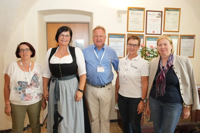 Auch Bürgermeisterin Marika Lagger-Pöllinger und Maria Innerwinkler vom Landesschulrat sind zur Eröffnung gekommen.