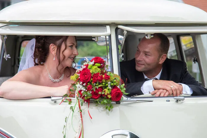 Über eine Flirt-App lernten sich Tanja und Matthias Robert Klug im Frühjahr 2014 kennen. Am 15. Juni 2019 feierten die Kinderbetreuerin und der Gärtner ihre Hochzeit in St. Josef in der Weststeiermark. Getafelt wurde dann im Freizeitzentrum in Bad Gams. Gemeinsame Hobbys sind das Auto-Tuning bzw. VW-Oldtimer. Geflittert wird vielleicht in Griechenland.