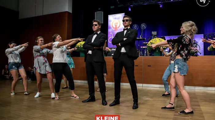 Am Samstag, dem 28.09.2019 eröffnete das BG BRG MG Dreihackengasse die heurige Ballsaison. Unter dem Motto, MaDURa - auf a-Moll hört die Schul´auf, wurde in der Steinhalle bei Lannach, ausgelassen gefeiert. Klick dich durch die Fotos!