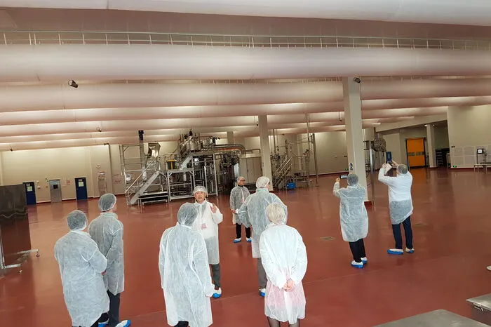 Derzeit steht eine Produktionslinie. Sie kann bis zu 10.000 Tonnen Fruchtzubereitung im Jahr herstellen.